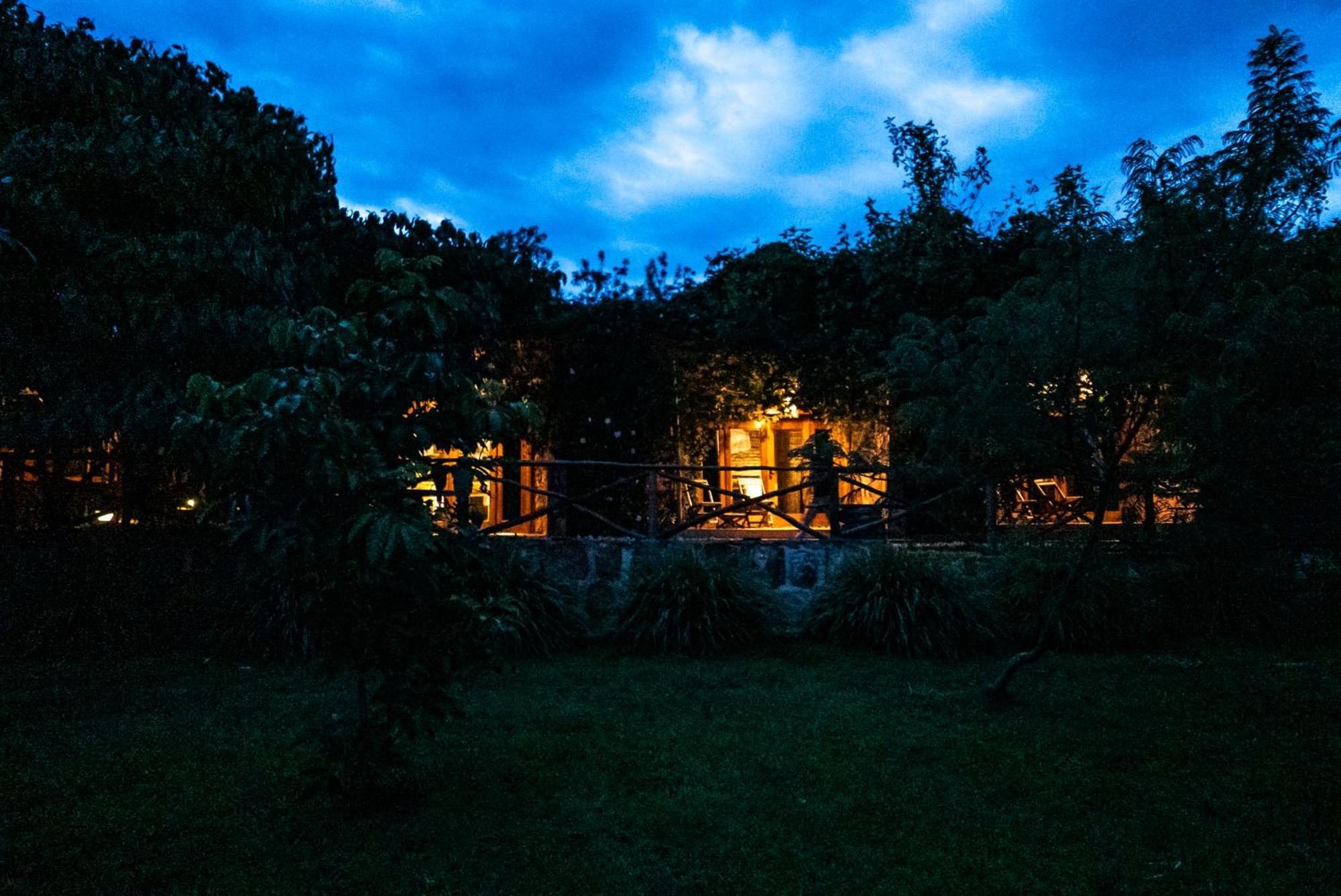 Akagera Transit Lodge Екстер'єр фото